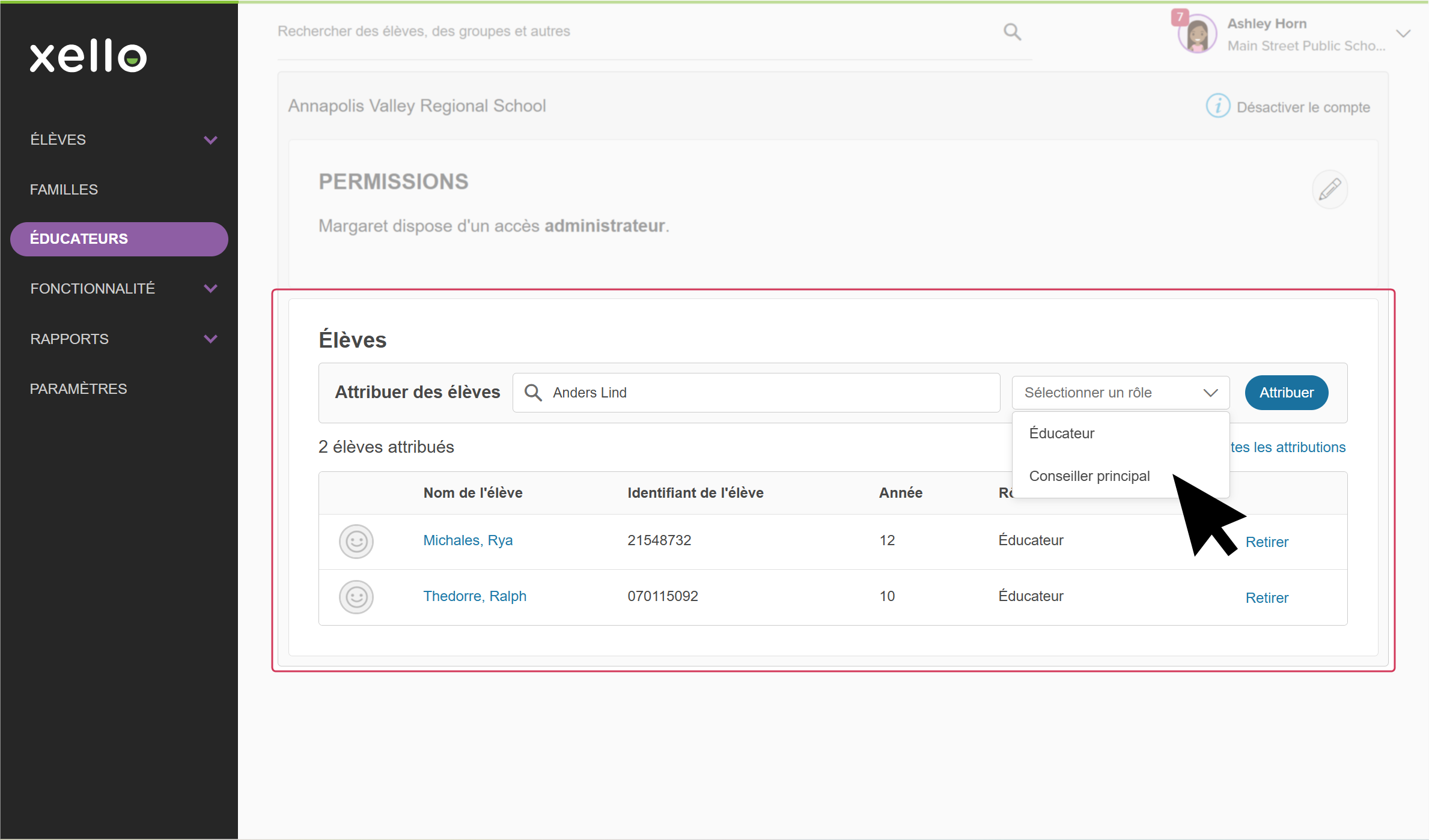 Un profil d'enseignant dans Xello. La section Élèves est mise en évidence. Le menu déroulant Sélectionner un rôle est ouvert et le curseur sélectionne Conseiller principal.
